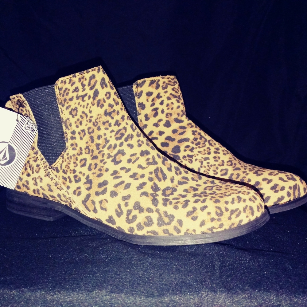 Womens leopard print boots